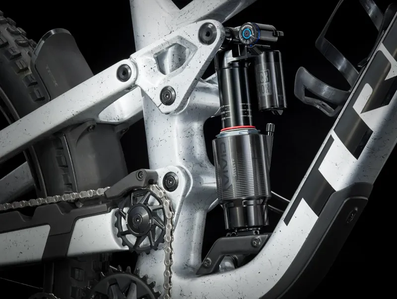 Trek Slash 9.8 XT Gen 6 Full Suspension Mountain Bike 2024 in Argent Drizzle-5